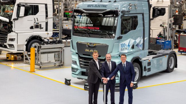 Zukunft von MAN beginnt jetzt - historischer Moment für MAN Truck & Bus: Die Serienproduktion der MAN-E-Lkw ist gestartet.