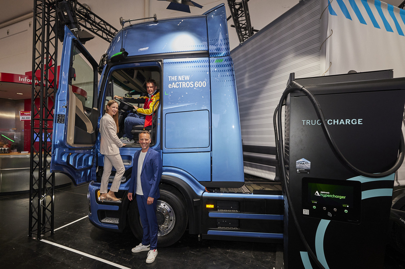 Daimler Truck, DHL und hylane schließen Partnerschaft bei vollelektrischen LkwDaimler Truck, DHL and hylane form partnership for fully electric trucks