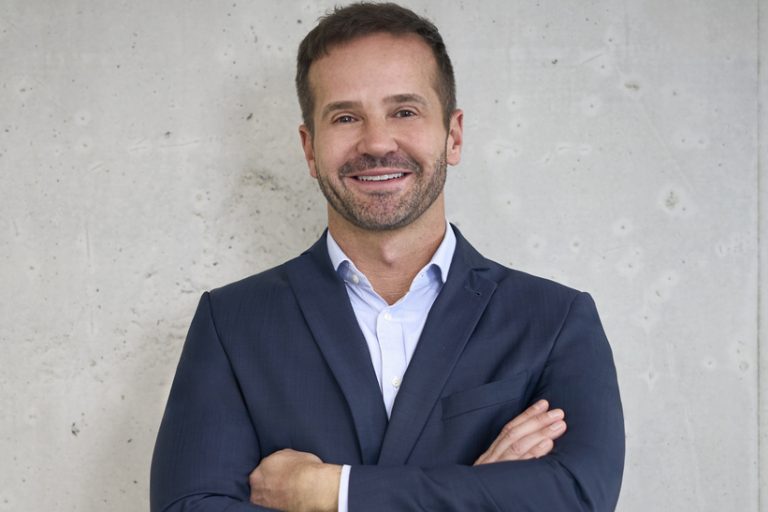 Achim Puchert, Mitglied des Vorstands der Daimler Truck Holding AG und CEO Mercedes-Benz Trucks // Achim Puchert, Member of the Board of Management of Daimler Truck Holding AG and CEO Mercedes-Benz Trucks Trend zu ganzheitlichen Mobilitätslösungen: Interview mit dem Mercedes-Benz Trucks CEO Achim Puchert: „Klarer Trend hin zu ganzheitlichen Mobilitätslösungen“