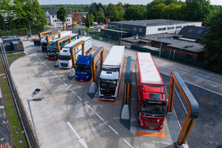 Milence_Recklinghausen_02 Drei neue Ladeparks für Deutschland: Neuer Milence-Ladepark in Recklinghausen erweitert E-Lkw-Ladenetz