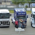 Siegerehrung des „Go & Stop“-Wettbewerbs von Knorr-Bremse. Sieger ist Robin Walter (M.) vor Ingo Irsfeld (l.) und René Seckler (r.).