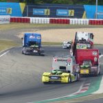 Steffi Hahn (44) führt ein Feld durch den Streckenabschnitt „Mercedes-Arena¶
