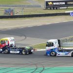 Jochen Hahn (2) ist Antonio Albacete (23) dicht auf den Fersen.