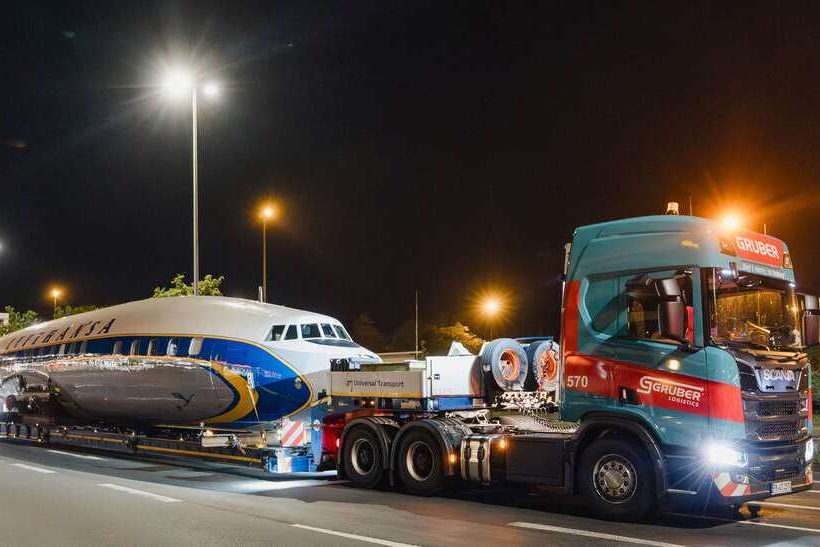 Rückkehr eines früheren Flaggschiffs Logistiker unterstützt Lufthansa in Prestigeprojekt mit GST-Know-how Gruber Logistics bringt auch dank 3D Lockheed Super Star heim