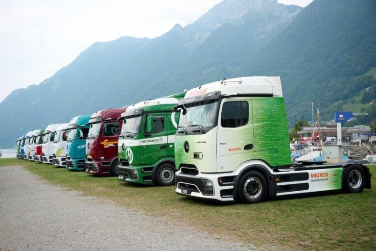 Elektrisierender Moment in den Alpen Feierliche Übergabe der ersten 20 eActros 600 Trucks an Schweizer Kunden
