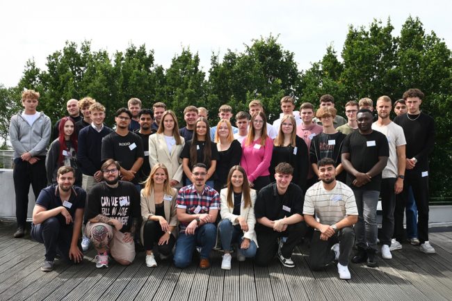 37 neue Auszubildende und duale Studierende starten bei dem Logistikdienstleister