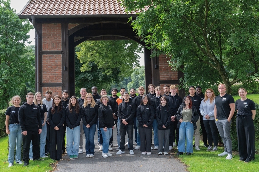 Nachwuchskräfte im Familienunternehmen. Nosta Group heißt 26 neue Auszubildende willkommen