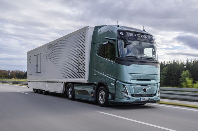 Volvo Trucks startet mit seinem Volvo FH Aero Electric beim E-Cannonball 2025 in Düsseldorf