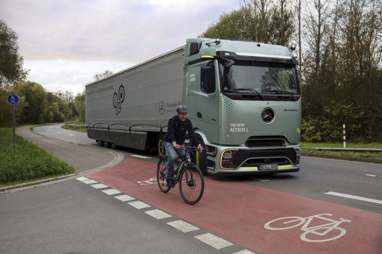 Alternative Antriebe und Aufbaulösungen NUFAM 2025: Mercedes-Benz Trucks Partner präsentieren Nutzfahrzeuglösungen in Karlsruhe
