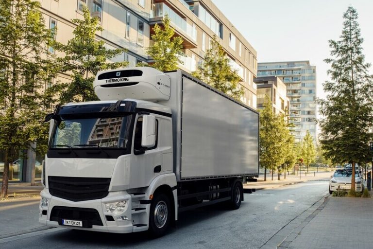 Leise gekühlt durch die Stadt Thermo King bringt mit der TX-Serie neue leistungsstarke und kraftstoffeffiziente Lkw-Maschinen auf den Markt