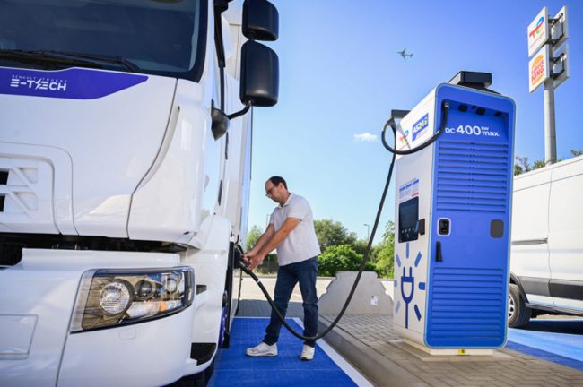 Premiere für E-Lkw am BER