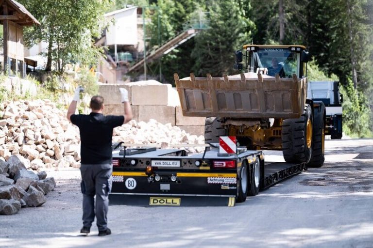 06 DOLL Tiefbett ausgestattet mit Assistenzsystemen, Bildquelle – DOLL Fahrzeugbau