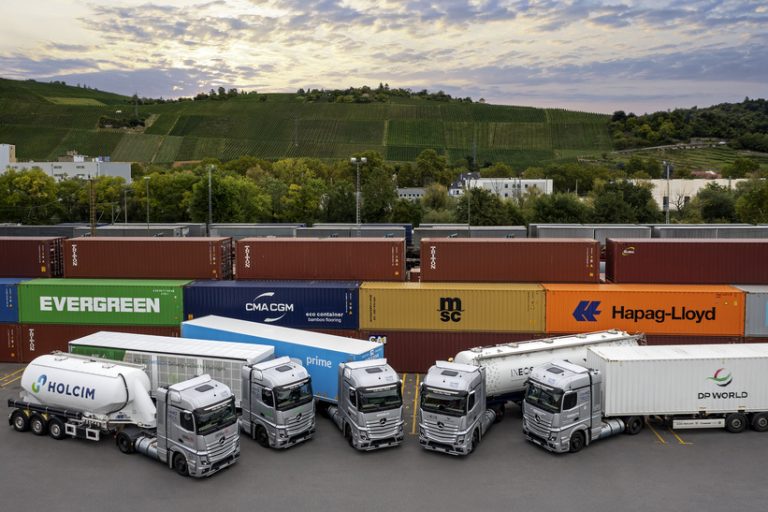 Fünfeinhalbmal um die Welt: Daimler Truck Brennstoffzellen-Lkw absolvieren erfolgreich über 225.000 Kilometer im realen Kundeneinsatz // Five and a Half Times Around the World: Daimler Truck Fuel Cell Trucks Successfully Complete More Than 225,000 Kilom