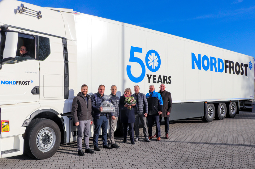 Ubergabe 1000 Schmitz Cargobull Auflieger an NORDFROST jpg