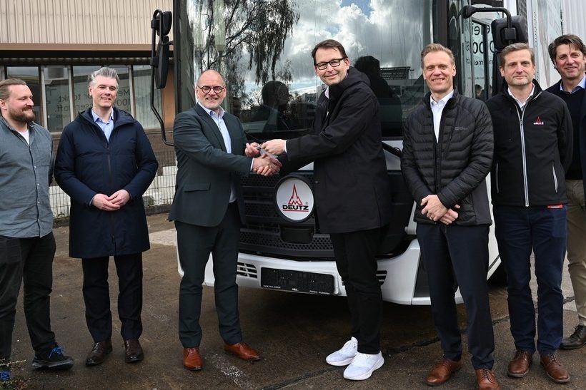bergabe-Wasserstoff-LKW
