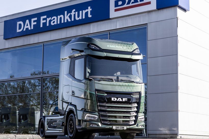 DAF Truck vor Gebäude