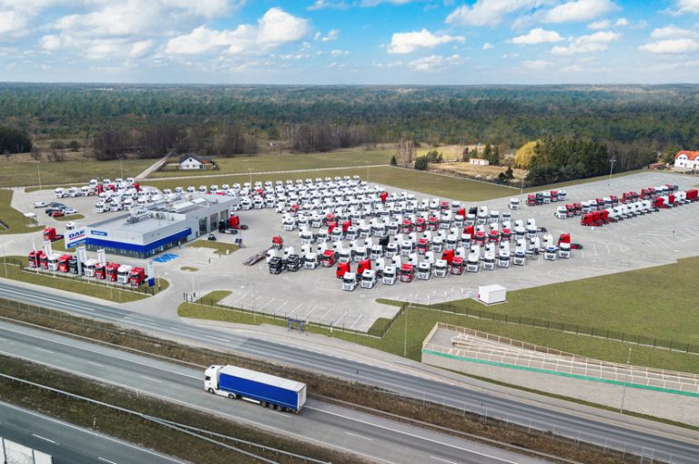 Parkplatz voller DAF Trucks