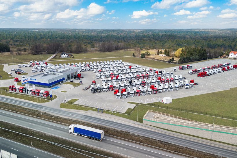 Parkplatz voller DAF Trucks