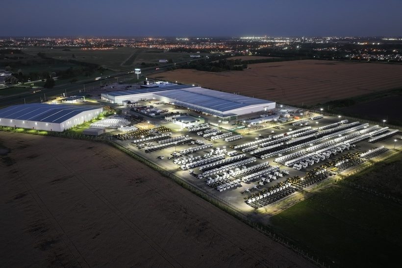 Daimler Truck eröffnet neuen Produktionsstandort für Lkw und Busse in ArgentinienDaimler Truck inaugurates new truck and bus production site in Argentina
