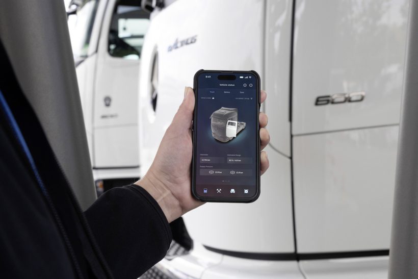 Mercedes-Benz Trucks Remote 3.0 App: den eActros 600 via Mobiltelefon immer fest im BlickMercedes-Benz Trucks Remote 3.0 App: the eActros 600 always in view via mobile phone Remote App für Parkplatzsuche