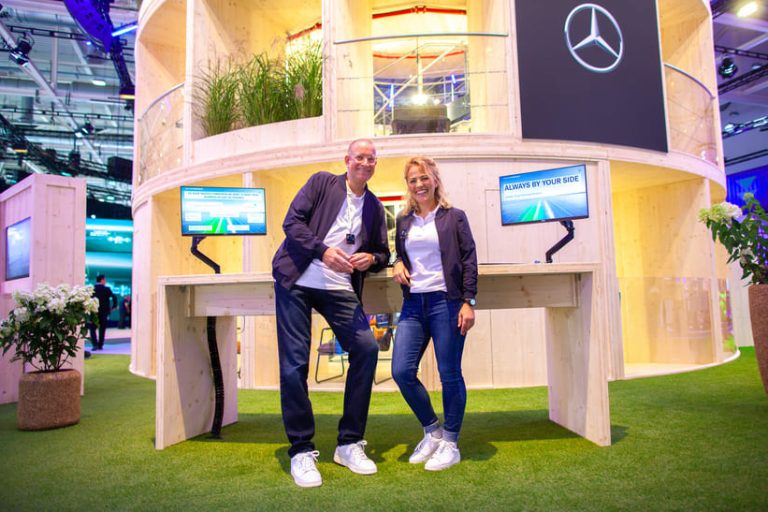 Messestand von Daimler Truck Financial Services